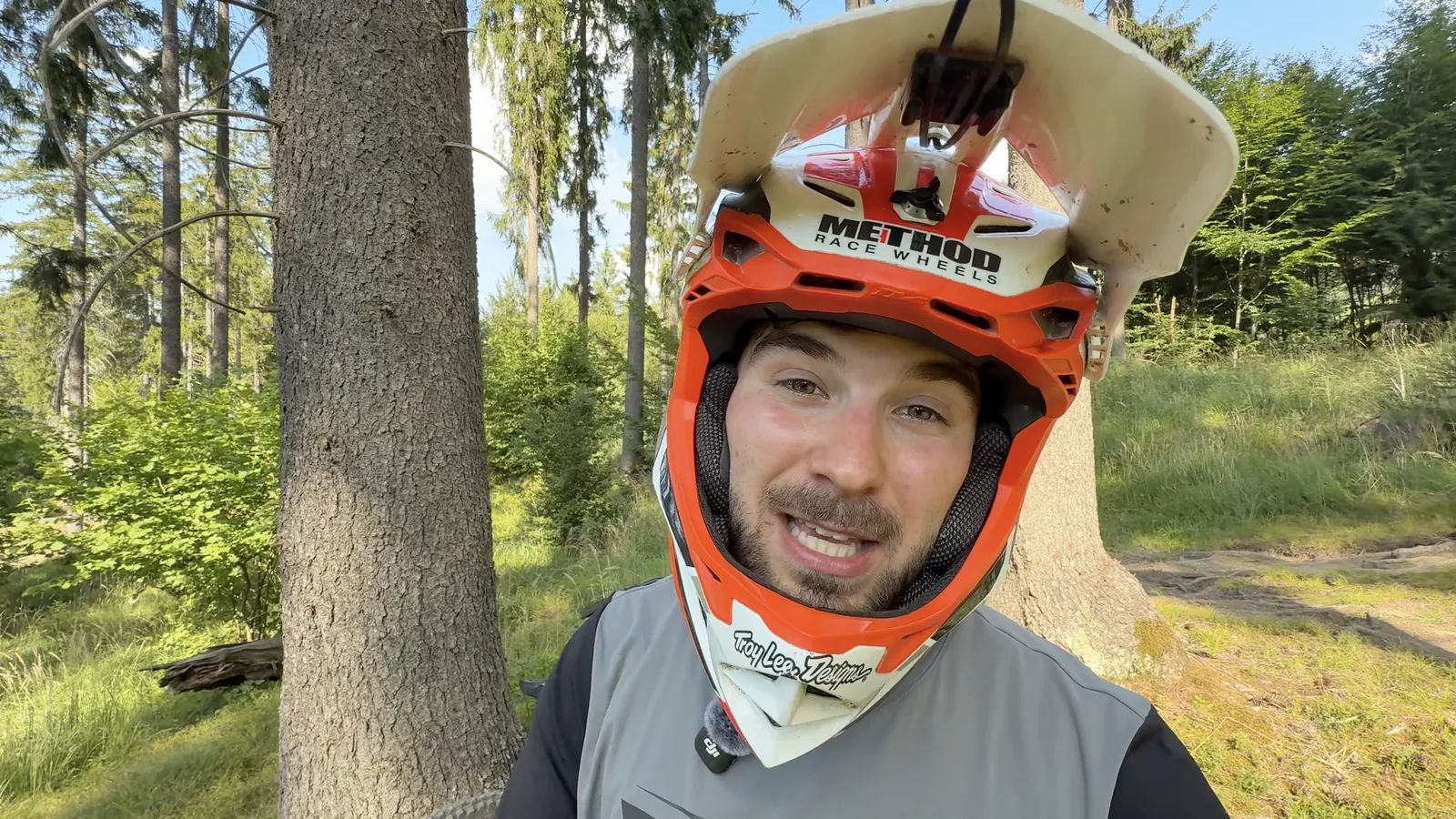 Full face prilba v bikeparku — prečo je nevyhnutnosťou